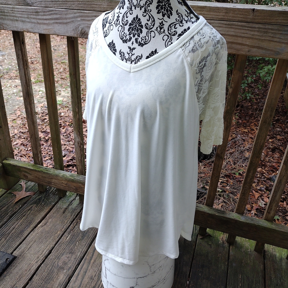 Zenana Outfitters White Lace Sleeve Blouse